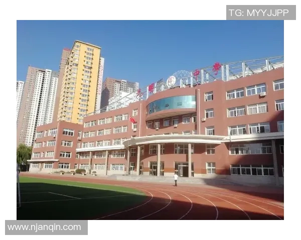 于德豪的奋斗历程与人生哲学探索：从平凡到卓越的成长之路