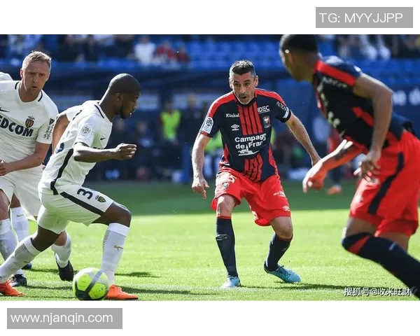 法乙精彩对决朗斯迎战索肖争夺三分荣耀之战